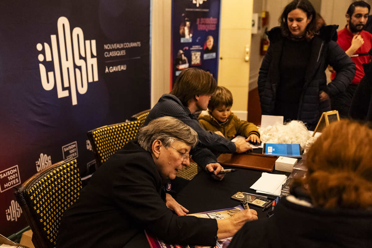 Plongez dans l’univers féérique du « Noël de Léon », un conte musical fantastique et humoristique porté à la scène par trois talents hors du commun ; Brigitte Lecordier, l’une des voix les plus emblématiques de la pop culture, prête sa voix expressive à ce récit enchanté, Nicolas Horvath, pianiste virtuose reconnu comme l’un des plus brillants de sa génération, tisse une bande-son envoûtante qui accompagne l’aventure; Yves Lecordier, parolier et scénariste de renom, signe un texte captivant qui mêle humour, tendresse et magie.